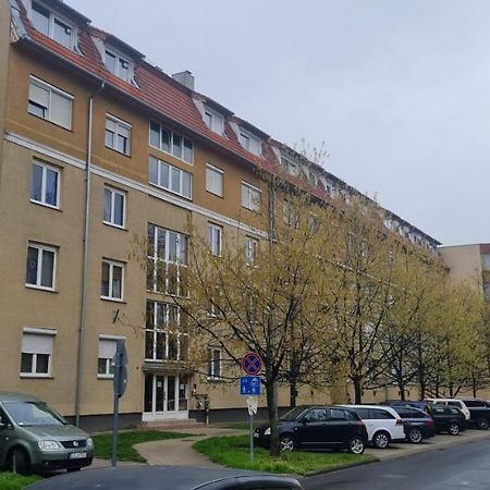 Ybs Apartman Appartamento Zalaegerszeg Esterno foto