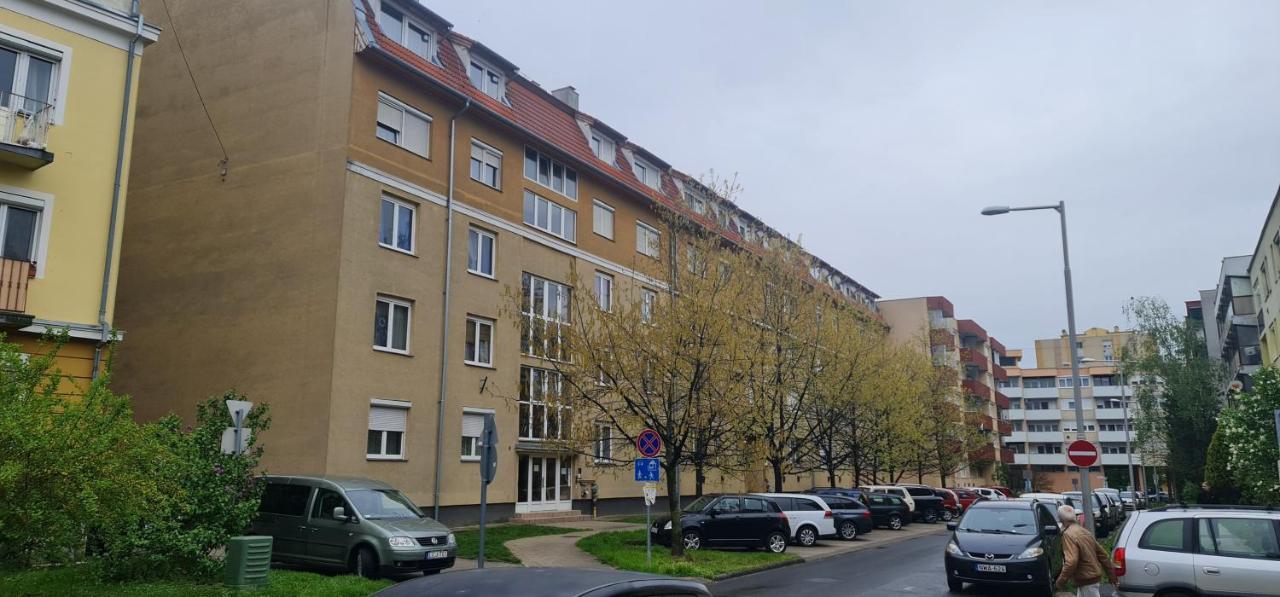 Ybs Apartman Appartamento Zalaegerszeg Esterno foto
