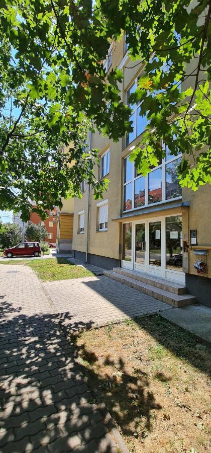 Ybs Apartman Appartamento Zalaegerszeg Esterno foto